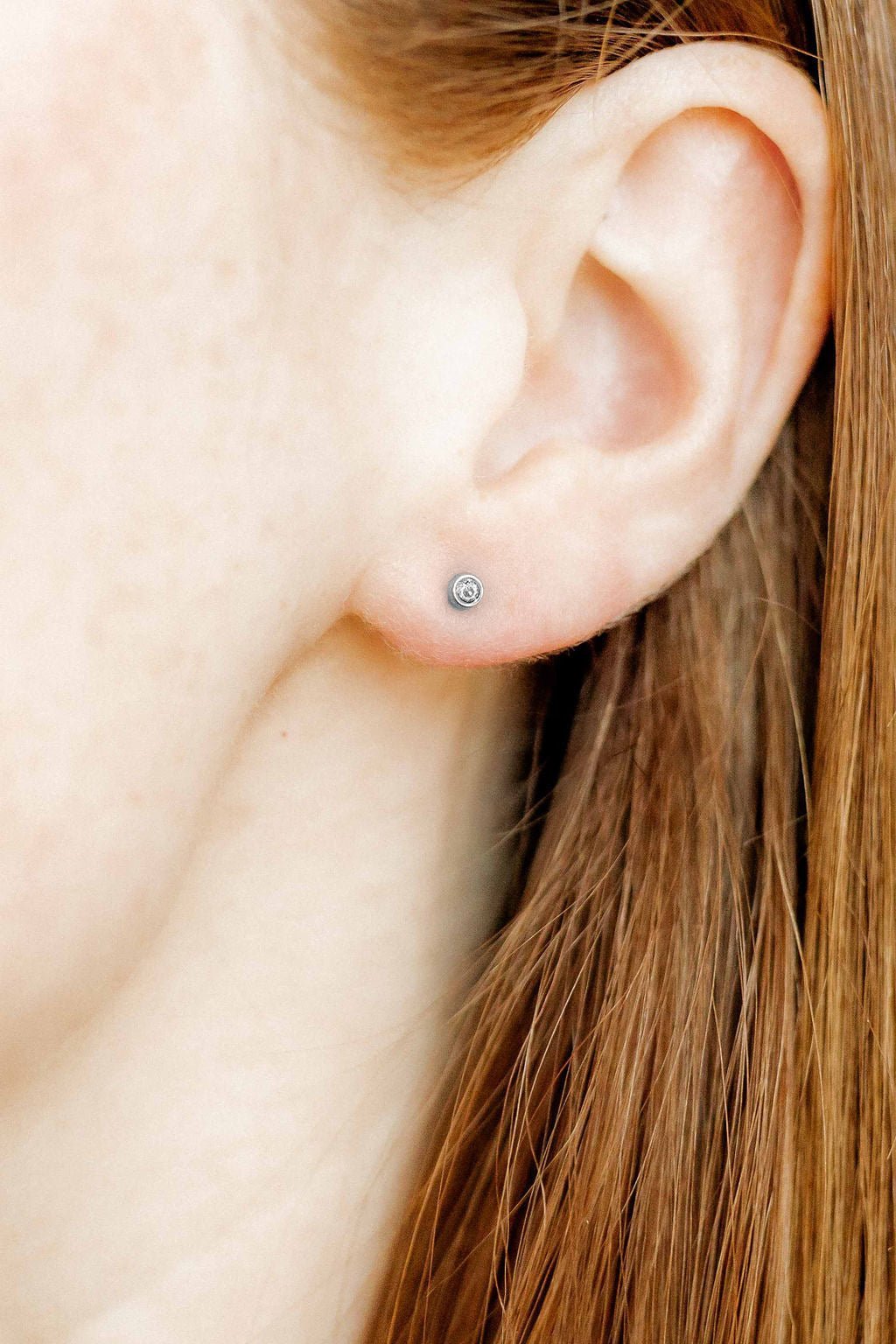 Screwback Stud Earrings - Micro Cooper Clear Silver